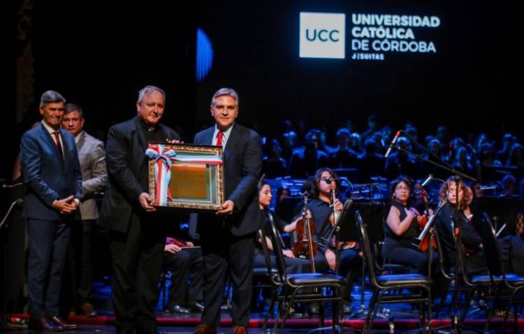 Llaryora asistió a la gala por el 70° aniversario de la Universidad Católica de Córdoba