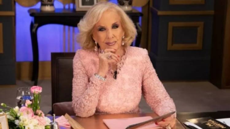 Mirtha Legrand está internada por una bronquitis