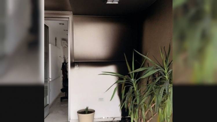 Principio de incendio en un consultorio de avenida Roque Saenz Peña