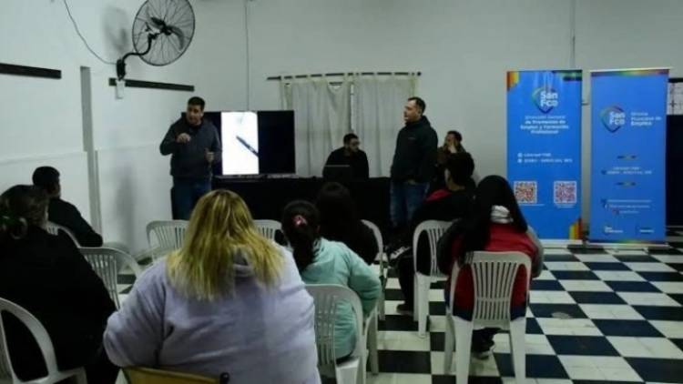 La Oficina de Empleo Móvil llega a barrio 9 de Septiembre