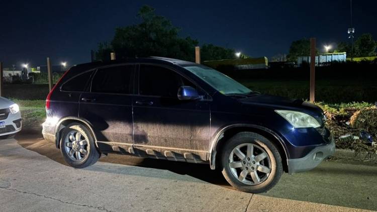 Hallaron una camioneta con pedido de secuestro por sustracción estacionada en calle Raúl Dosanto